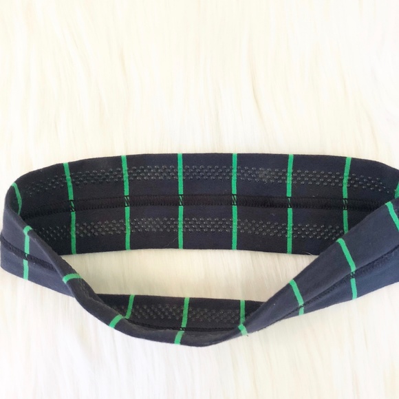 Lululemon Fly Away Tamer Headband - Picture 5 of 5